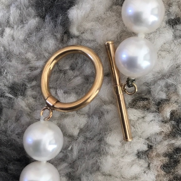 CONVERTIBLE String of Pearls - Necklace/Bracelet - Elegant & Classic Gold Clasp! - Picture 10 of 12